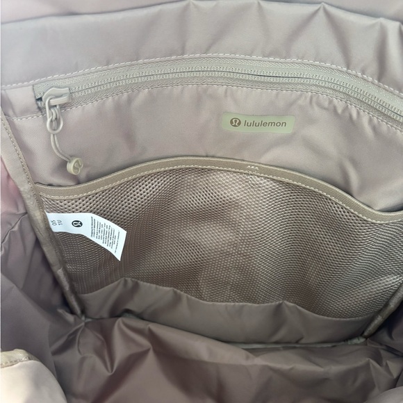 Lululemon Everywhere Backpack 22L Metal Hardware